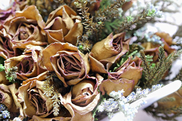 withered rose bouquet, sad love concept