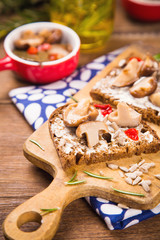 sandwich with mushrooms