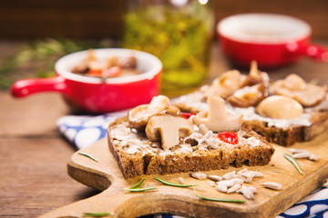 sandwich with mushrooms