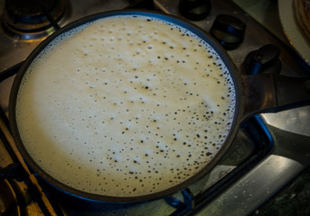 Тесто на сковороде. 2