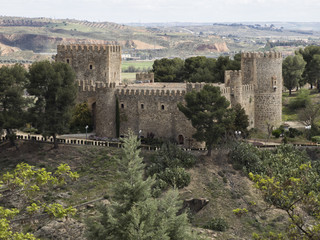 Fototapeta na wymiar Castillo de San Servando en Toledo