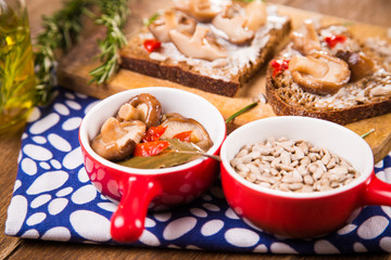 sandwich with mushrooms