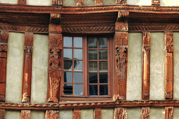 Fototapeta na wymiar Lannion (Brittany): haòf-timbered house