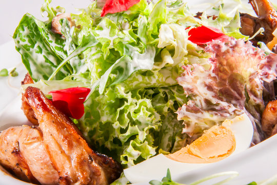 Salad with quail