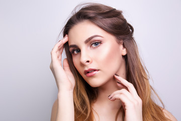 Obraz premium Fashionable portrait of a girl model. Fashion, glamour accessories, nude makeup. Freedom spring bright style lady, nude shoulders.