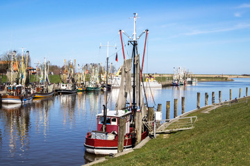 Landschaften Ostfriesland, Fischerdorf Greetsiel mit ihren Krabbenfischern
