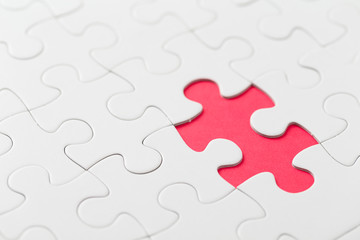 Obraz premium Puzzle with missing part on red background