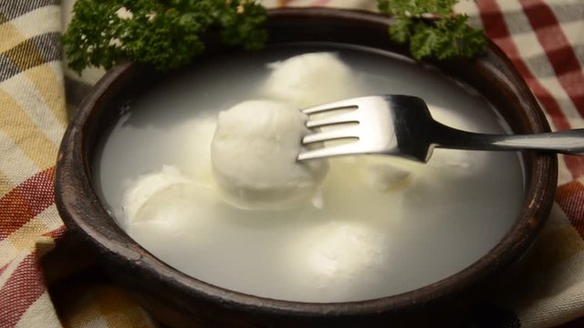 Մոցարելա &Mu;&omicron;&tau;&sigma;&alpha;&rho;έ&lambda;&alpha; Mozzarella מוצרלה モッツァレッラ 모차렐라 Muzzarella Mozzarelle Моцарелла 莫薩里拉乾酪 موتزاريلا 