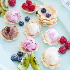 Kugeln verschieder Eiscremes