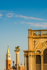 Fototapeta premium Markusplatz und San Giorgio Maggiore in Venedig am Abend, Italien