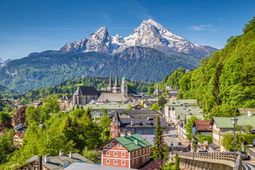 Historic town of Berchtesgaden with Watzmann, Berchtesgadener Land, Upper Bavaria, Germany