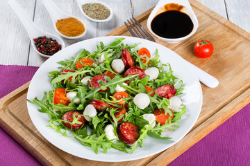 Fried sausages, tomatoes, mini mozzarella, arugula salad