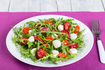 Fried sausages, tomatoes, mini mozzarella, arugula salad