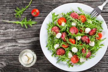 salad with tomatoes, mini mozzarella, arugula, fried sausages