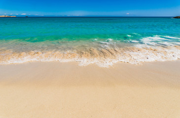 Fototapeta na wymiar Beautiful sand beach coast turquoise ocean 