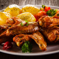 Grilled chicken nuggets and vegetables 