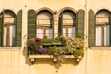 Fototapeta na wymiar Fenster in Venedig, Italien