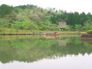 Obraz premium 家と水と舟