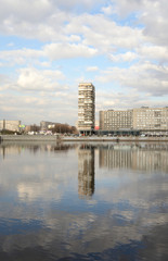 Obraz premium October embankment in St.Petersburg at cloud spring day, Russia.