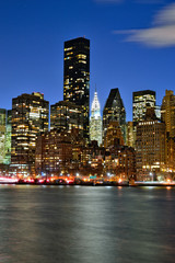 Fototapeta na wymiar A night view of the New York City skyline from Roosevelt Island.