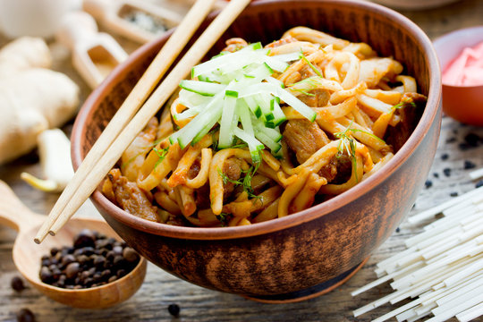 Udon noodles with meat and vegetables in sauce