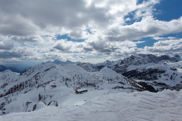 Fototapeta na wymiar Snowy Austrian mountains.