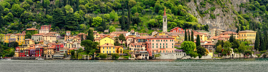 Fototapeta na wymiar Lago di Como (Lake Como) Varenna high definition panorama composition from Bellagio