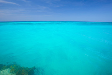 Obraz premium The crystal clear waters of the Gulf of Mexico surround Civil War Historic Fort Jefferson in the Dry Tortugas makes a great place for swimming and snorkeling
