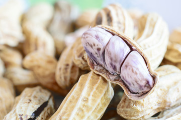 Peanuts in shells