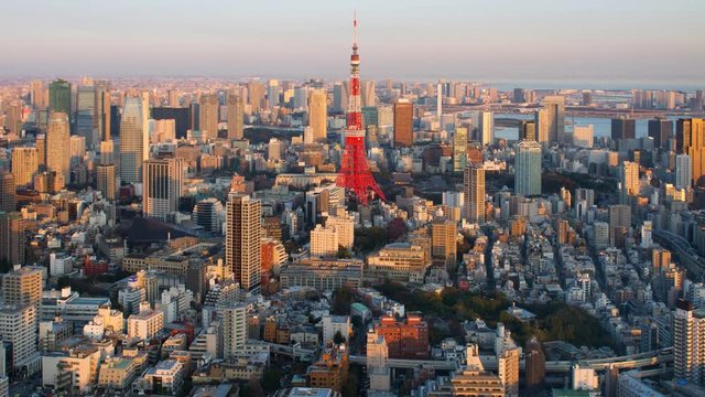 4K Time-lapse: Tokyo tower at dusk