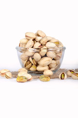 pistachio in bowl, pistachio on jute