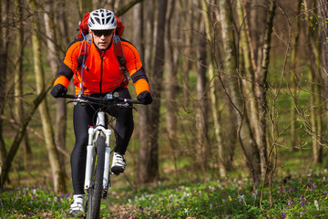 Fototapeta premium Mountain Bike cyclist riding single track