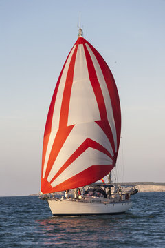 BARCO VELERO ROJO
