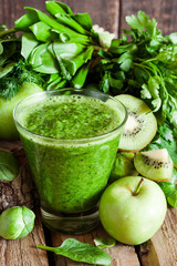 smoothie with green vegetables and fruits
