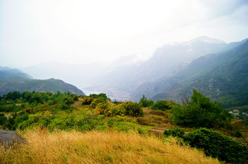 Naklejka premium Cloudy autumn day in the mountains.