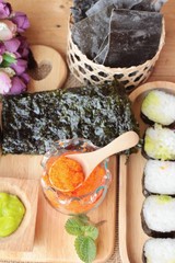 Making sushi roll with shrimp eggs delicious.