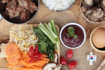 Making Bibimbap korean food delicious.