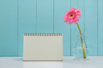 Blank desk calender with pink Gerbera daisy flower