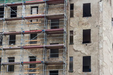 Fototapeta na wymiar old building facade with scaffolding construction site