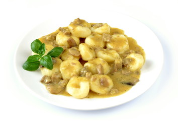 kluski z sosem pieczarkowym