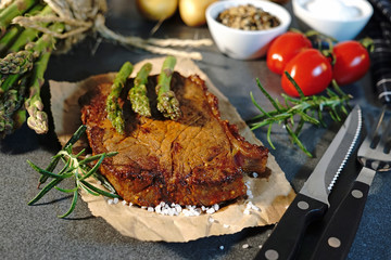 Steak mit Spargel