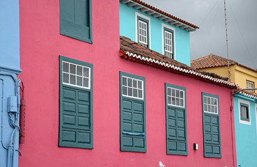 Obraz premium Bunte Häuser in Santa Cruz de la Palma