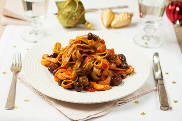 Vegetarian pasta with chestnuts in tomato sauce
