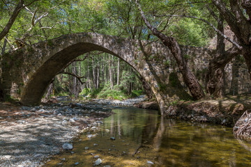 Fototapeta na wymiar Tzelefos Picturesque Medieval Bridge in Troodos, Cyprus