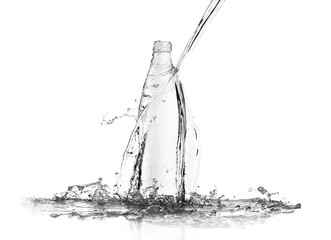 Obraz na płótnie Canvas Splashing water onto bottle over grey background