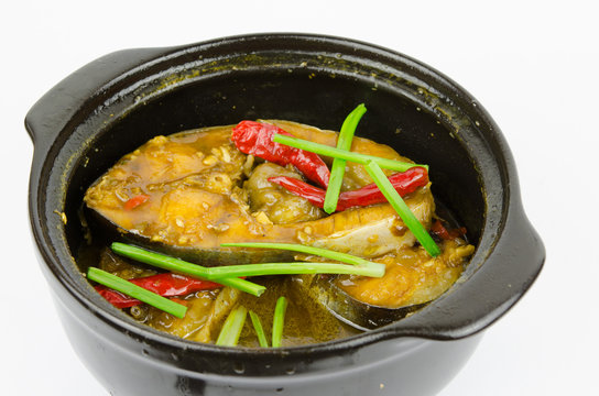 Vietnamese caramelized fish in clay pot - Ca Kho To