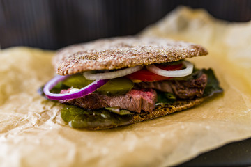 Sandwich with bavette and fresh vegetables - healthy diet