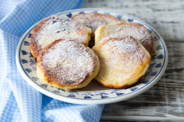ruddy cheesecakes with powdered sugar and berries.