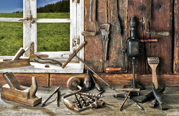 alte Werkzeuge in einer Werkstatt