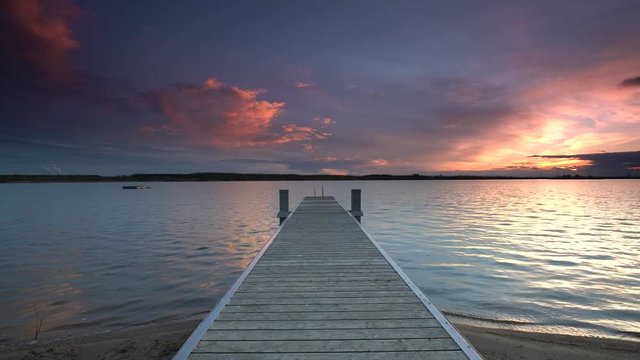 Dämmerung am See, Sonnenuntergang am Steg